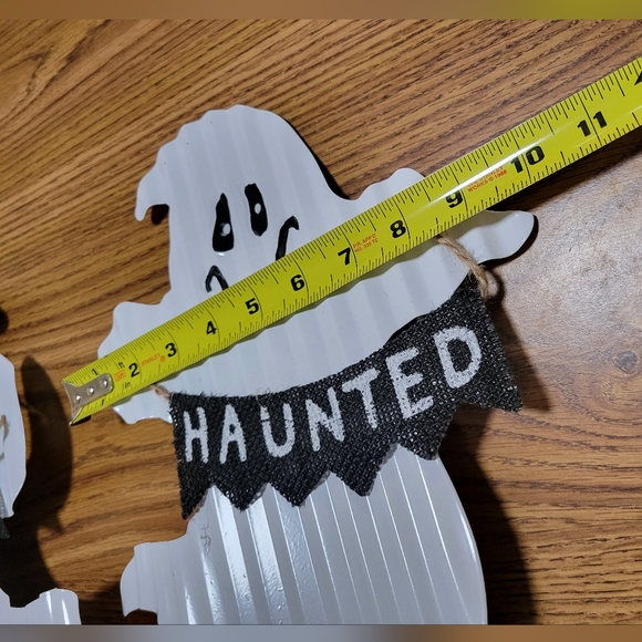 Set of 2 Halloween Ghost Metal Tin Signs, HAUNTED and SPOOKY decor - Picture 3 of 5